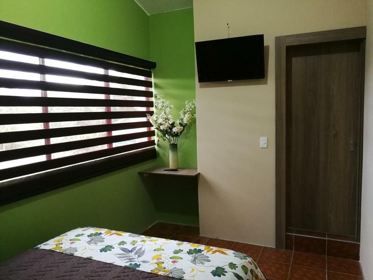 Chapelet Hostal Табабела Экстерьер фото